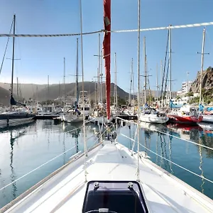 Pato Lucas Sail Boat Botel San Sebastián de la Gomera
